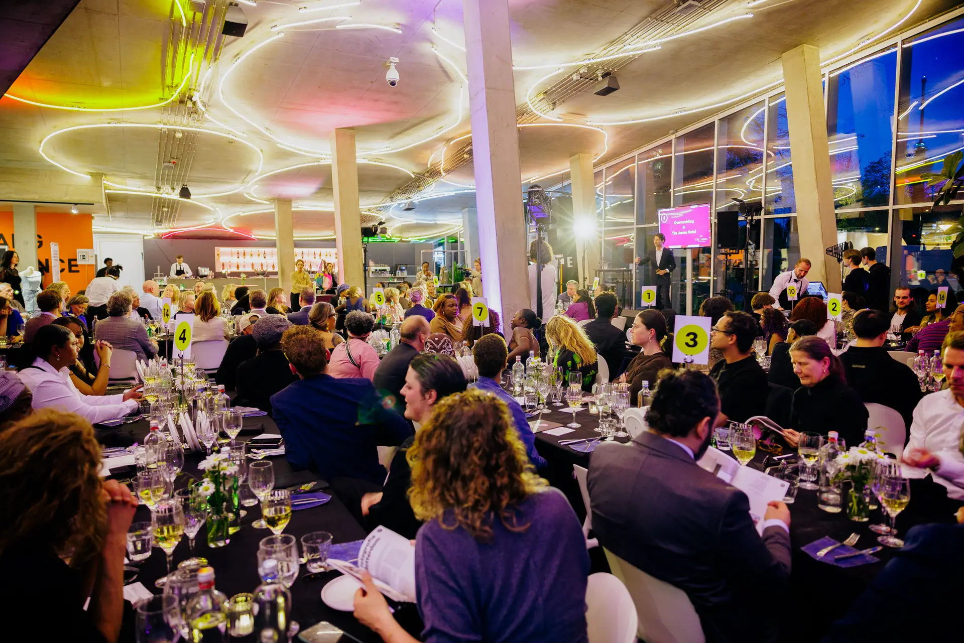 Rot•zooi veiling Kunsthal Rotterdam